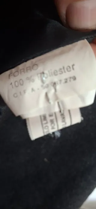 Chaquetón negro con botones