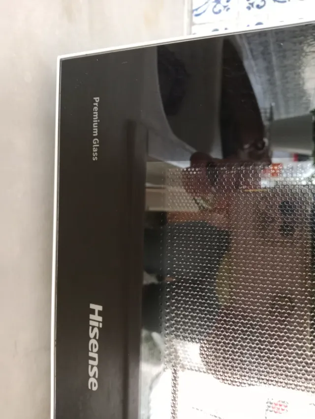 Microondas Hisense Blanco y Negro