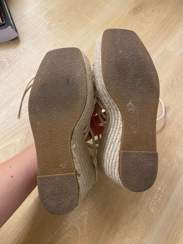 Cuñas Bershka Beige Talla 38