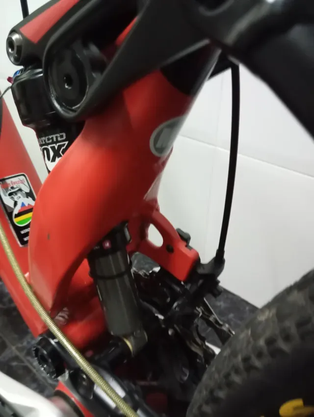 Bicicleta de Montaña LYNX DH Roja