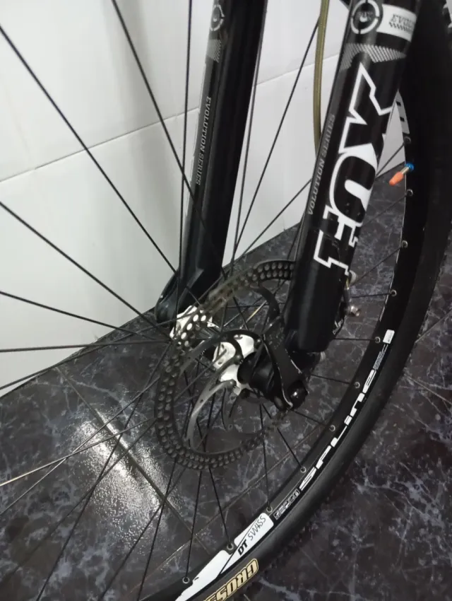 Bicicleta de Montaña LYNX DH Roja