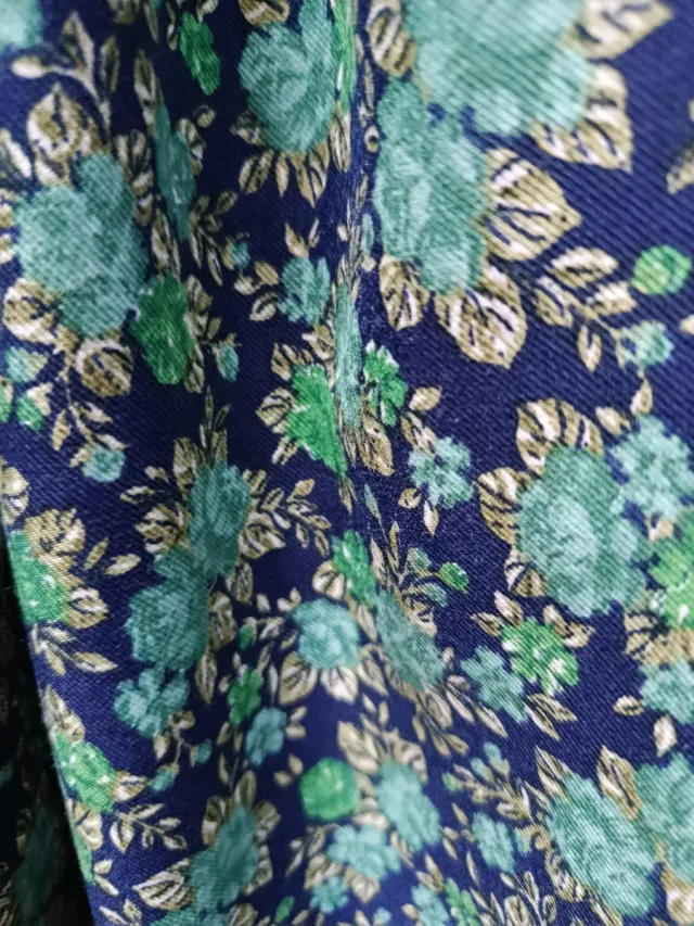 Falda y pañuelo traje regional