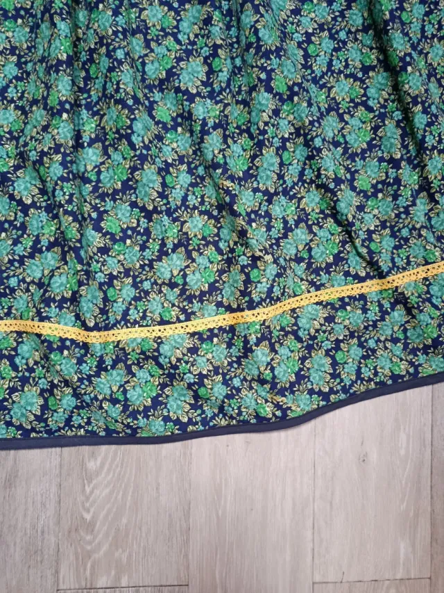 Falda y pañuelo traje regional