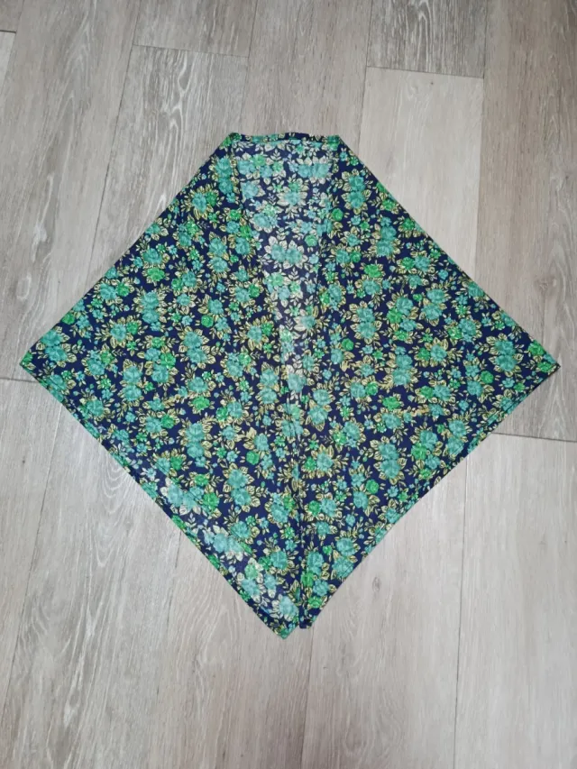 Falda y pañuelo traje regional