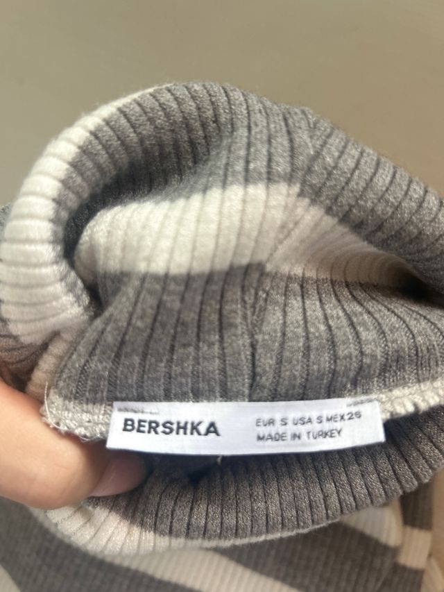 Camiseta de rayas cuello alto