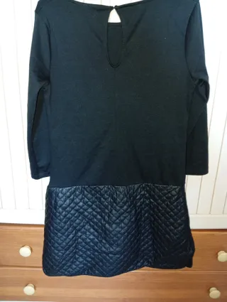 Vestido negro con cremalleras