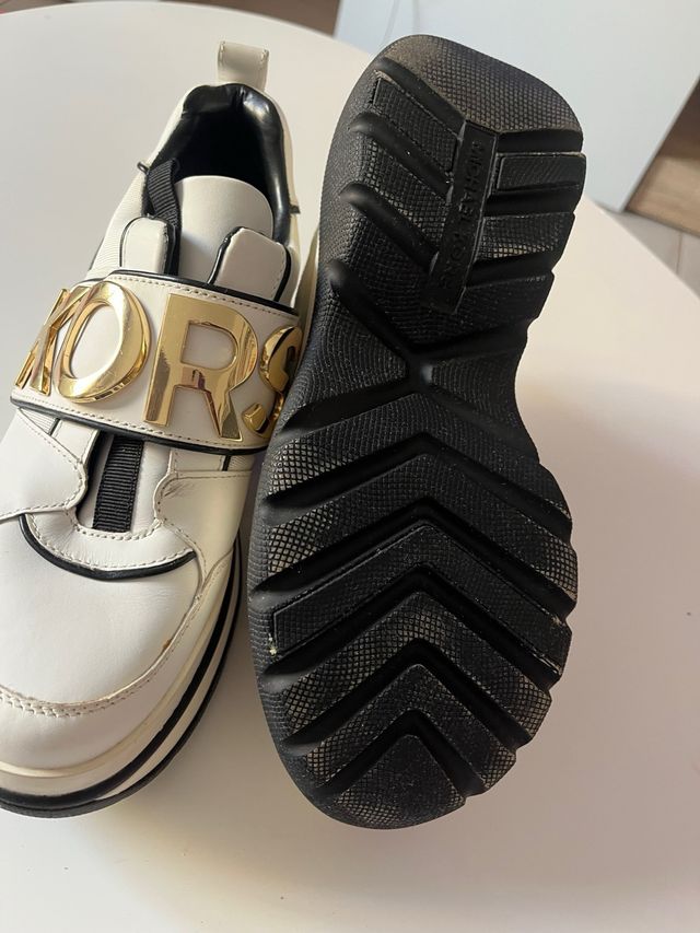 Zapatillas Michael Kors Blancas y Doradas