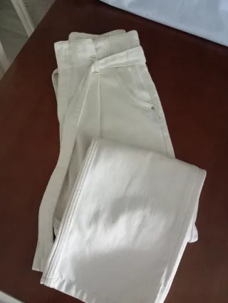 Pantalón vaquero beige mujer