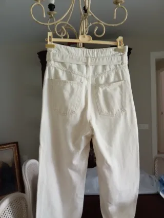 Pantalón vaquero beige mujer
