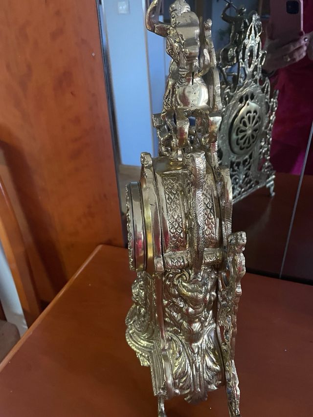 Reloj de sobremesa de bronce