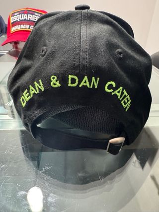 Gorra DSquared2 Negra con Logo Verde