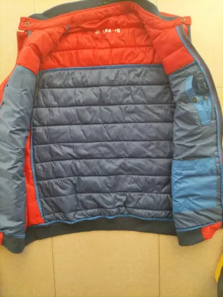 Chaleco niño rojo y azul.