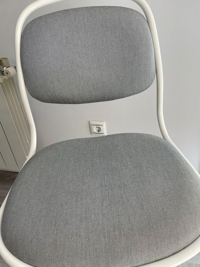 Silla giratoria estudio gris y blanca