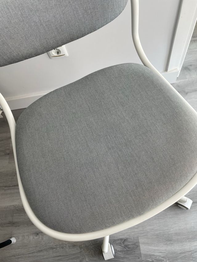 Silla giratoria estudio gris y blanca