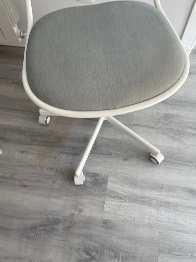 Silla giratoria estudio gris y blanca