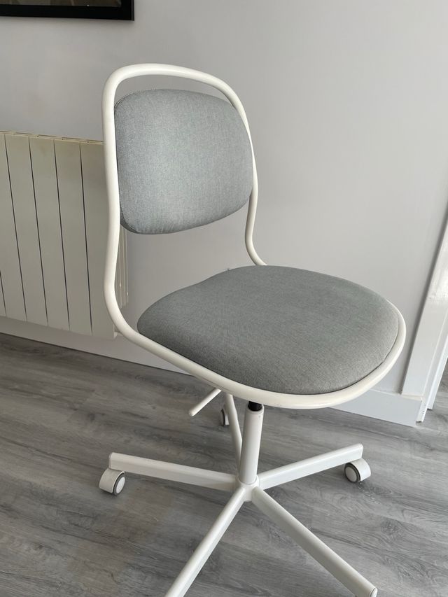 Silla giratoria estudio gris y blanca