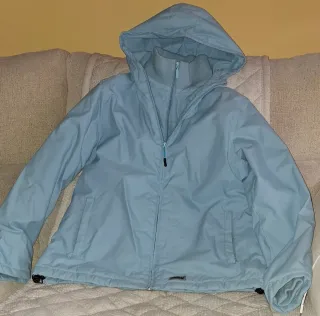 Cazadora deportiva impermeable con forro polar