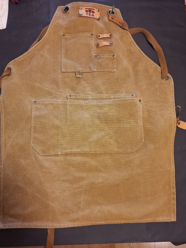 Delantal de tela y cuero