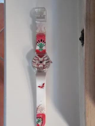 Reloj estilo Swatch Blanco y Rojo