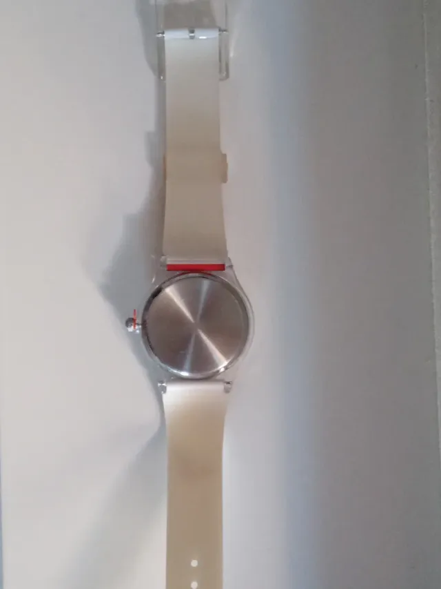Reloj estilo Swatch Blanco y Rojo