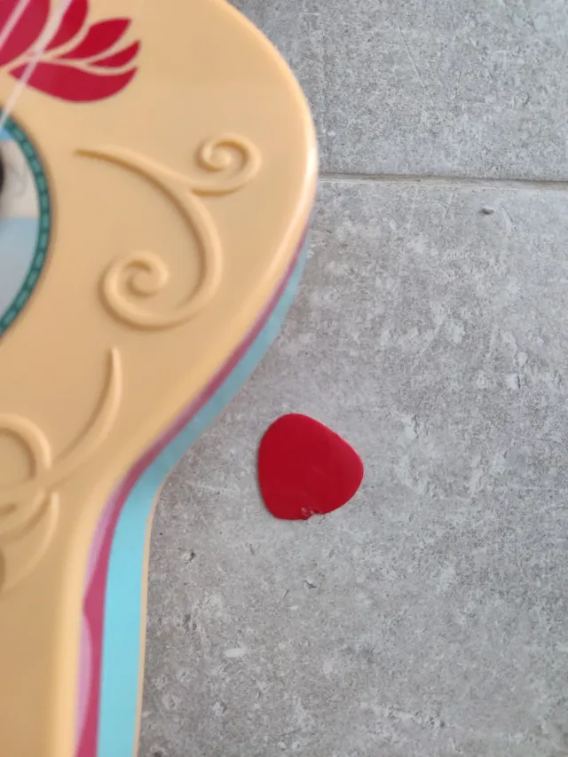 Guitarra Musical Elena de Avalor + la pua