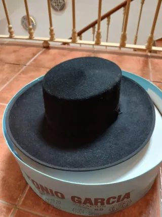 SOMBRERO DE ALA ANCHA. ANTONIO GARCIA.