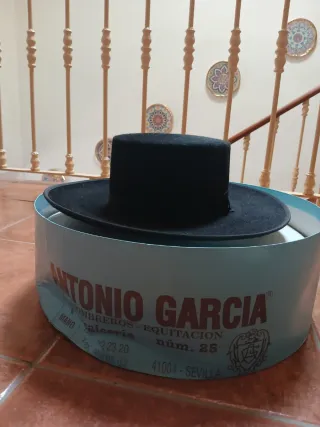 SOMBRERO DE ALA ANCHA. ANTONIO GARCIA.