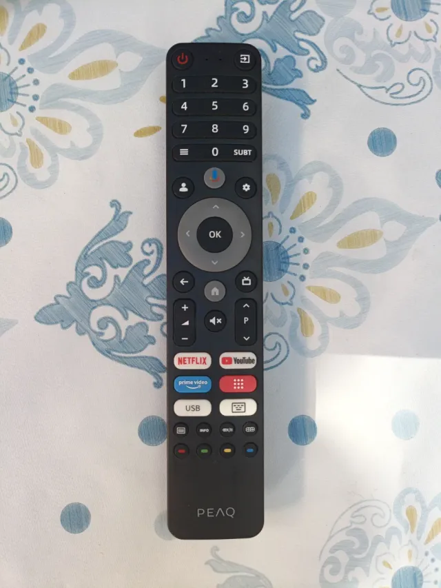 Televisión y mando a distancia PEAQ como nuevos.