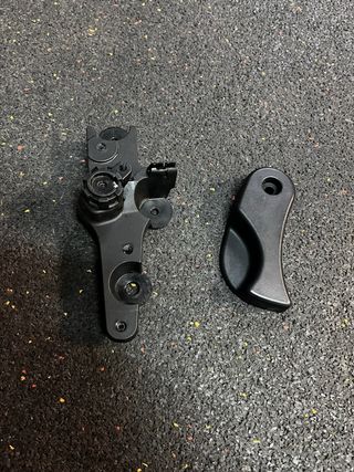 Soporte y maneta apertura capo BMW Serie 1,3,5