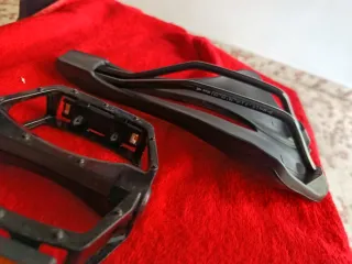 Sillines y pedales de bicicleta