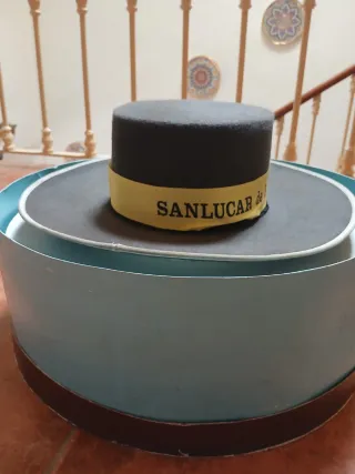 SOMBRERO DE ALA ANCHA GRIS OSCURO