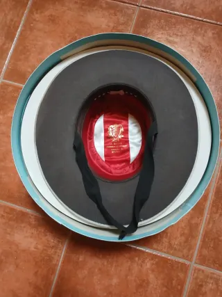 SOMBRERO DE ALA ANCHA GRIS OSCURO