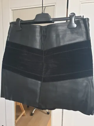 Falda negra cuero y ante
