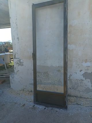 Puerta de aluminio con cristal