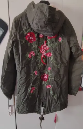 Parka verde con pelo