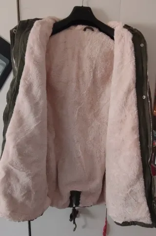 Parka verde con pelo