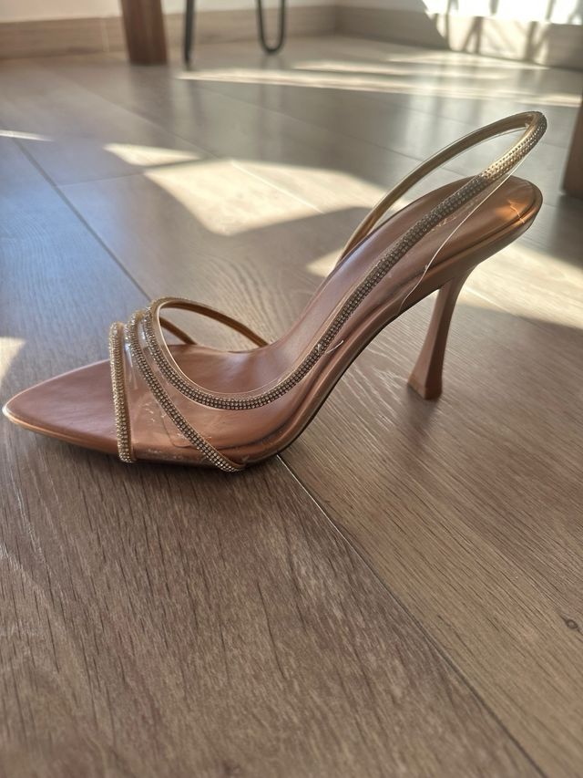 Tacones Zara Beige y Dorado Brillantes