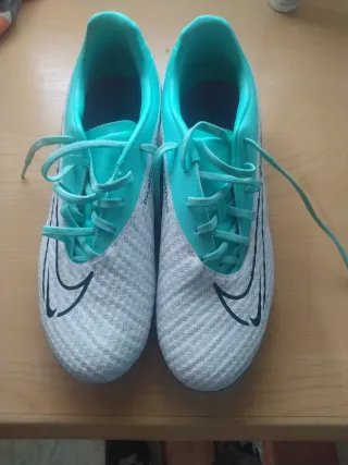 Botas de fútbol Nike Phantom niño