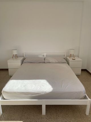 Letto matrimoniale + 2 comodini