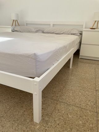 Letto matrimoniale + 2 comodini