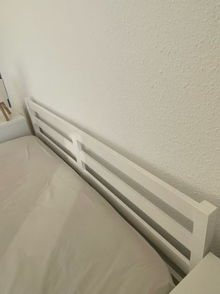 Letto matrimoniale + 2 comodini