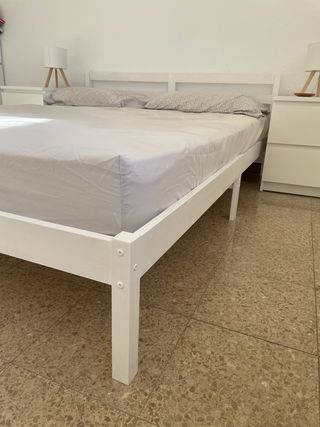 Letto matrimoniale + 2 comodini