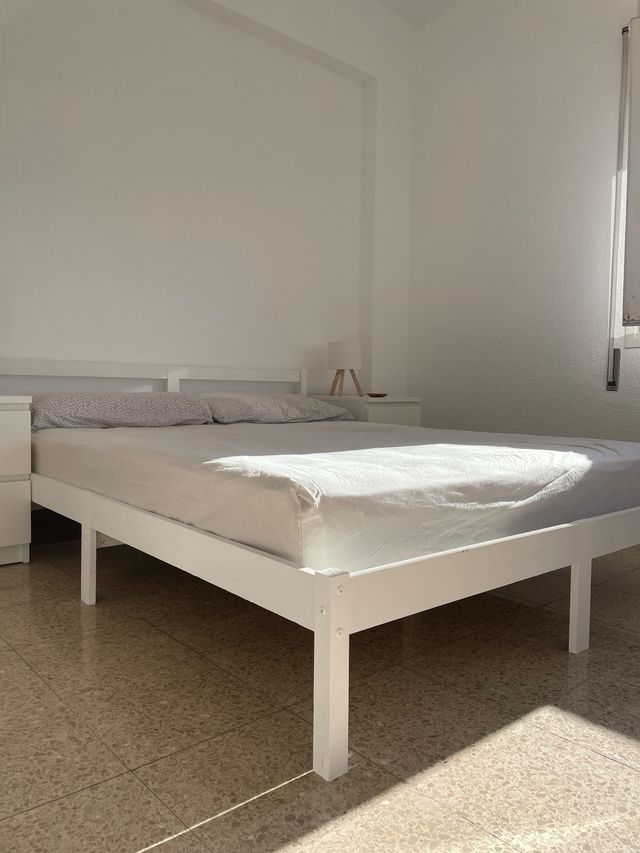 Letto matrimoniale + 2 comodini