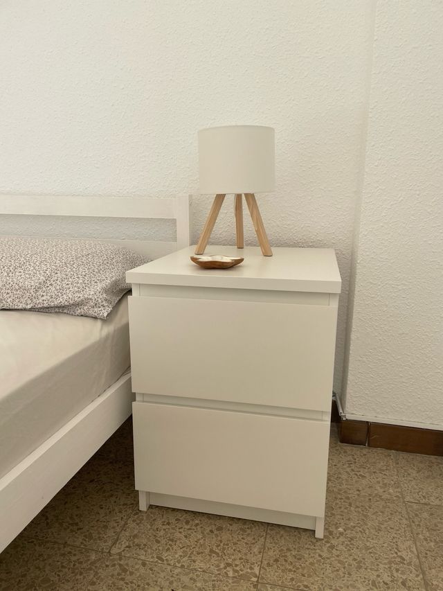 Letto matrimoniale + 2 comodini