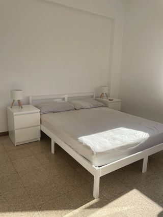 Letto matrimoniale + 2 comodini