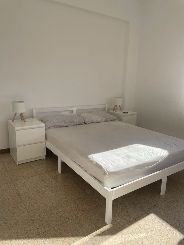 Letto matrimoniale + 2 comodini