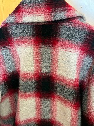 Chaquetón cuadros rojo y gris