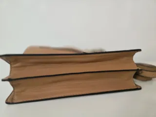 Bolso Guess Beige y Dorado