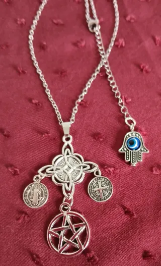 Colgante de protección con cadena