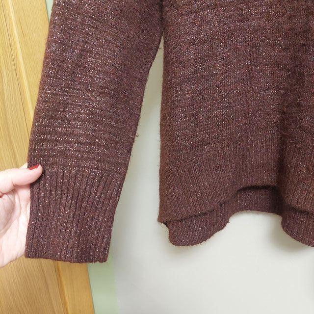 Jersey C&A cuello alto oversize marrón